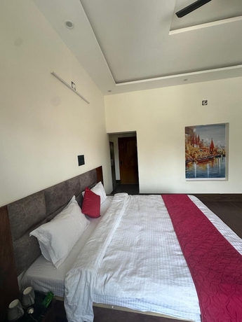 Imagen de la habitación del Hotel Geetatri Luxury Homestay. Foto 8
