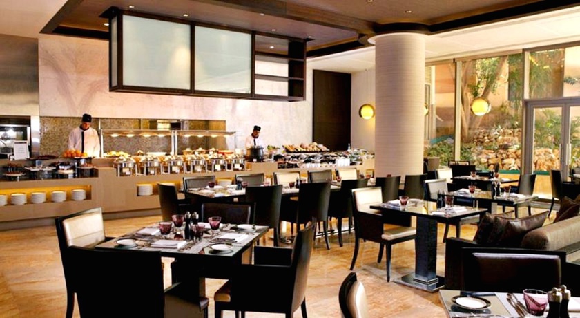 Imagen del bar/restaurante del Hotel Gefinor Rotana. Foto 3