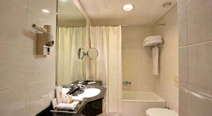 Imagen de la habitación del Hotel Gefinor Rotana. Foto 7