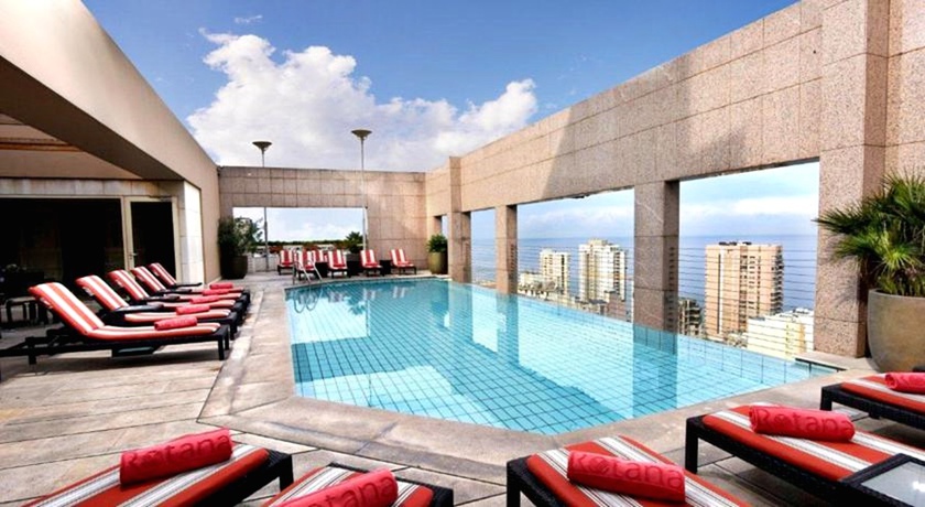 Imagen de la piscina del Hotel Gefinor Rotana. Foto 16
