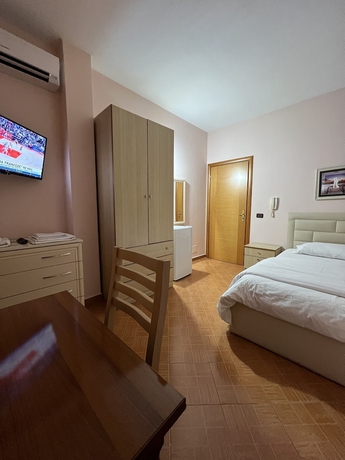 Imagen de la habitación del Hotel Gega. Foto 13