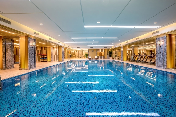 Imagen de la piscina del Hotel Gehua New Century. Foto 19