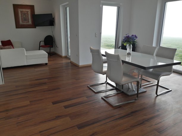 Imagen de la habitación del Hotel Geinberg Suites and Vianova Lodges. Foto 7