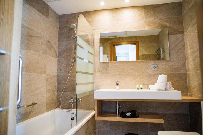 Imagen de la habitación del Hotel Gelmirez. Foto 6