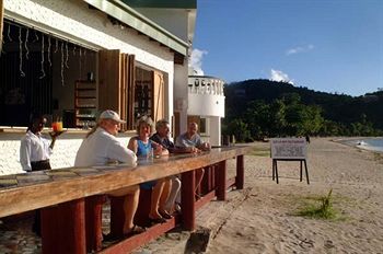 Imagen del bar/restaurante del Hotel Gem Holiday Beach Resort. Foto 6