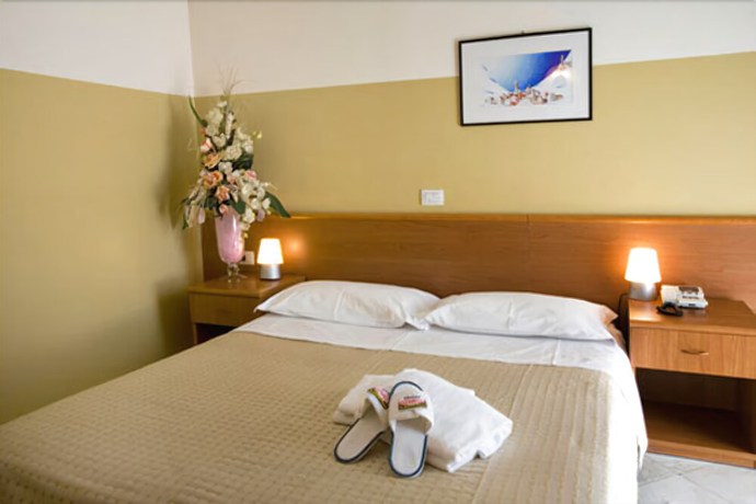 Imagen de la habitación del Hotel Gemelli. Foto 15