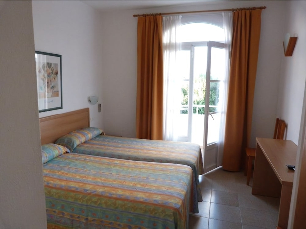 Imagen de la habitación del Hotel Geminis. Foto 9