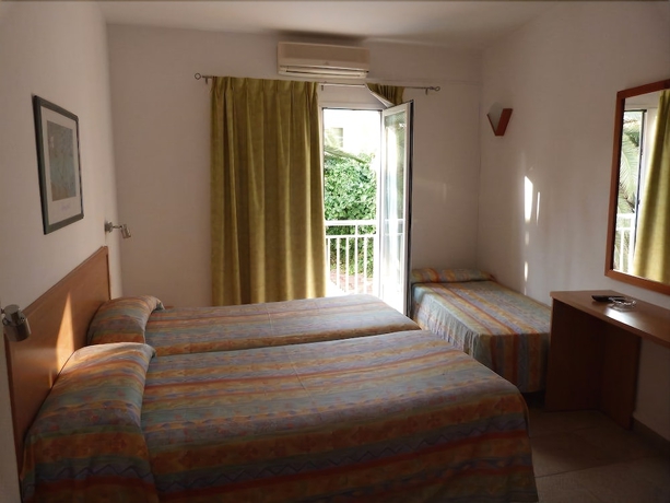 Imagen de la habitación del Hotel Geminis. Foto 10