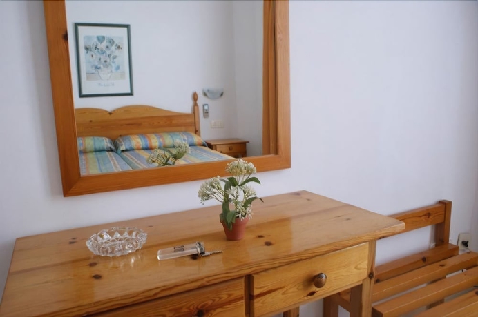 Imagen de la habitación del Hotel Geminis. Foto 11