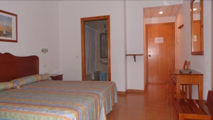 Imagen de la habitación del Hotel Geminis. Foto 13