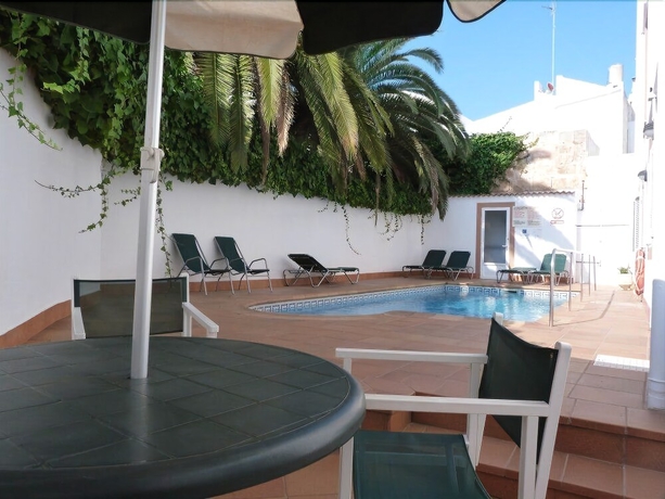 Imagen de la piscina del Hotel Geminis. Foto 18