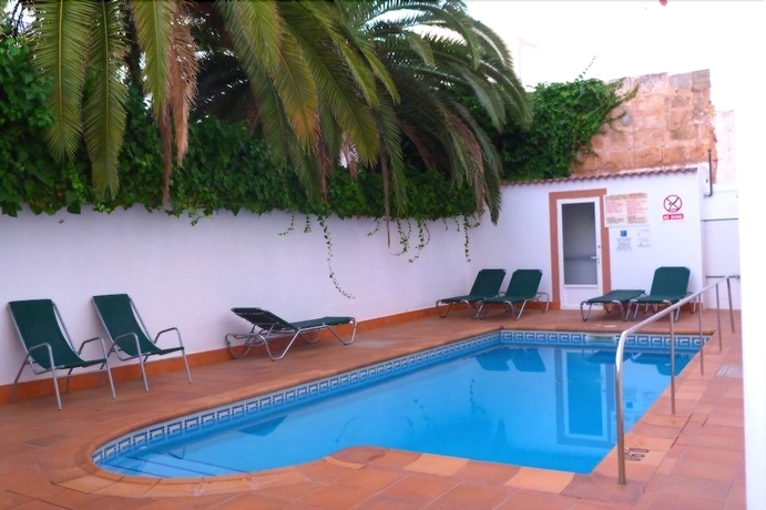 Imagen de la piscina del Hotel Geminis. Foto 19