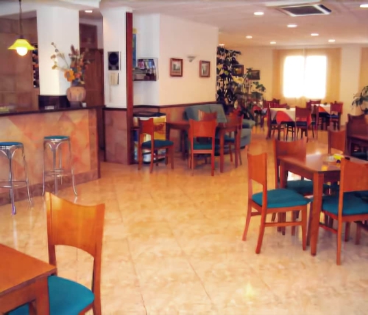 Imagen del bar/restaurante del Hotel Geminis. Foto 6