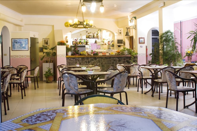 Imagen del bar/restaurante del Hotel Gemma, Bagni. Foto 5