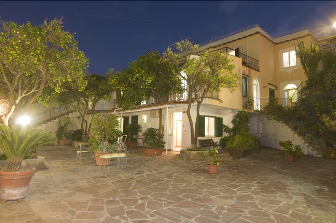 Imagen de los exteriores del Hotel Gemma. Foto 11