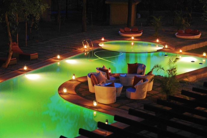 Imagen de la piscina del Hotel GenX Kanha By 1589. Foto 15