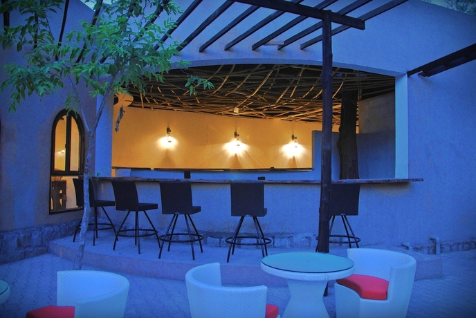 Imagen del bar/restaurante del Hotel GenX Kanha By 1589. Foto 4