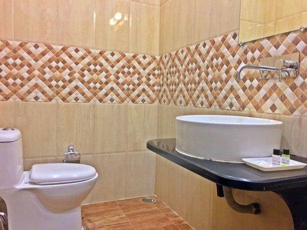 Imagen de la habitación del Hotel GenX Plaza Mughalsarai. Foto 4