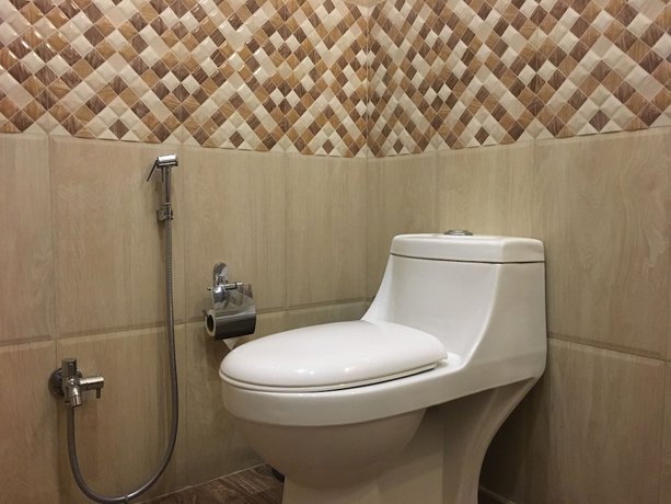 Imagen de la habitación del Hotel GenX Plaza Mughalsarai. Foto 7