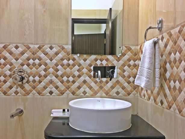 Imagen de la habitación del Hotel GenX Plaza Mughalsarai. Foto 8