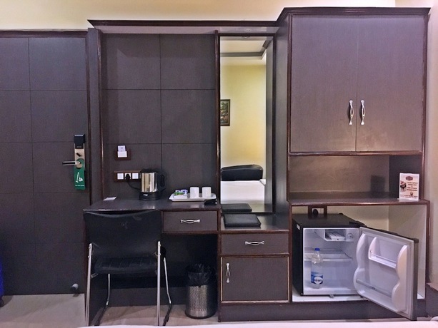 Imagen de la habitación del Hotel GenX Plaza Mughalsarai. Foto 12