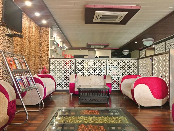 Imagen de los interiores del Hotel GenX Plaza Mughalsarai. Foto 18