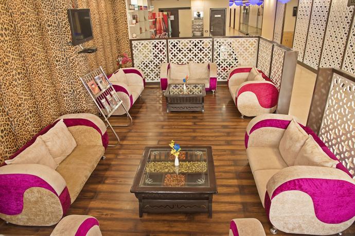 Imagen del bar/restaurante del Hotel GenX Plaza Mughalsarai. Foto 2