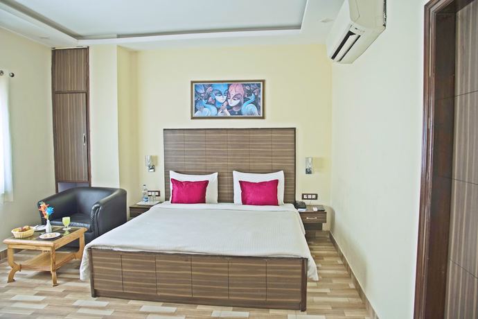 Imagen de la habitación del Hotel GenX Plaza Mughalsarai. Foto 15