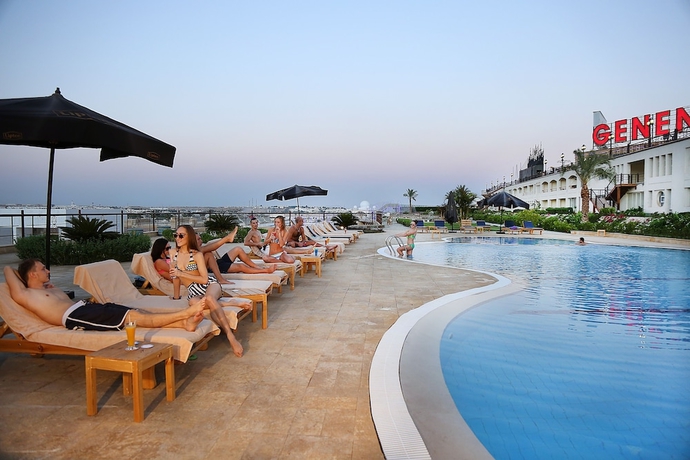 Imagen de la piscina del Hotel Genena City Resort. Foto 19