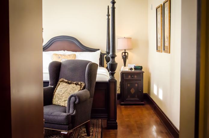 Imagen de la habitación del Hotel General Francis Marion. Foto 12