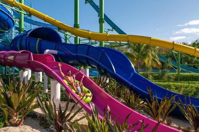 Imagen de la piscina del Hotel Generations Riviera Maya Family Resort - All Inclusive. Foto 32