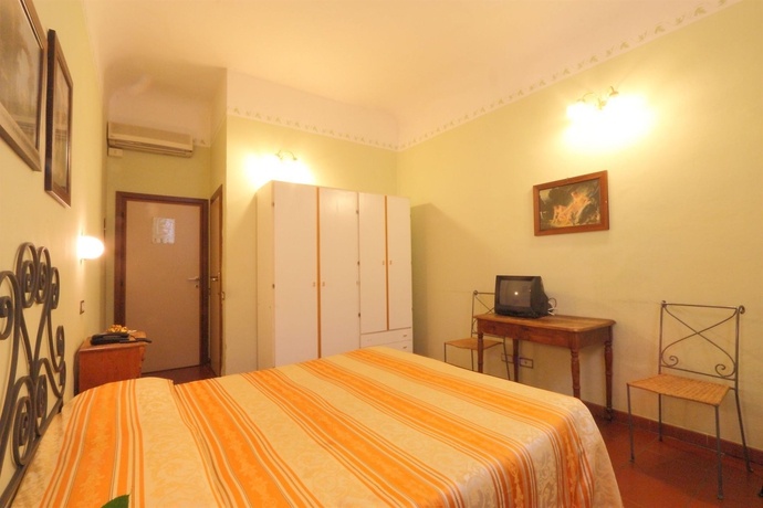 Imagen de la habitación del Hotel Genesio. Foto 4