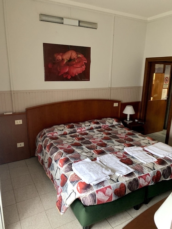 Imagen de la habitación del Hotel Genesis, Formica. Foto 4