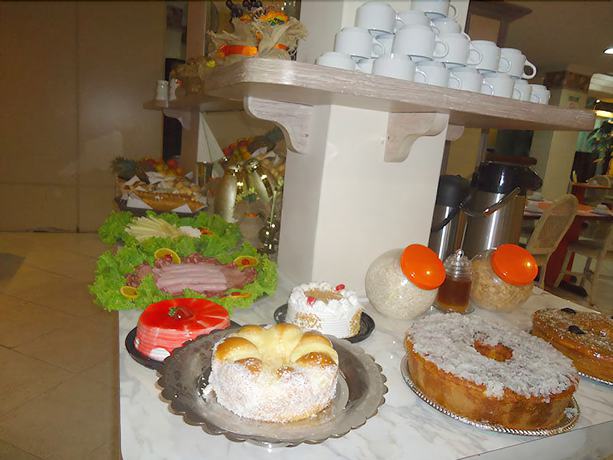 Imagen del bar/restaurante del Hotel Geneviee Palace. Foto 3