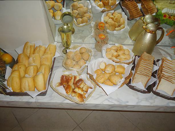 Imagen del bar/restaurante del Hotel Geneviee Palace. Foto 4