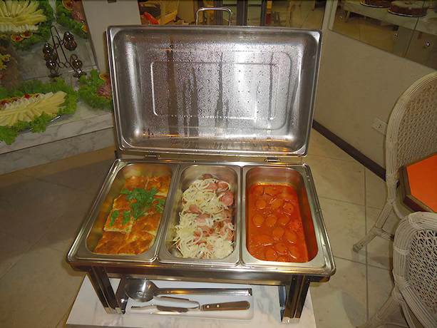 Imagen del bar/restaurante del Hotel Geneviee Palace. Foto 5