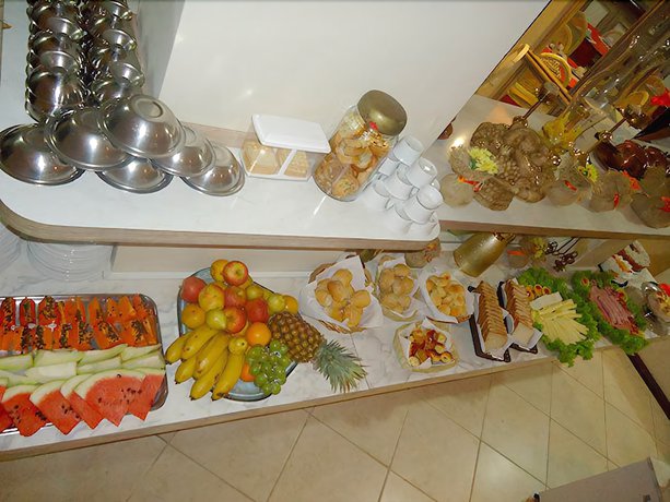 Imagen del bar/restaurante del Hotel Geneviee Palace. Foto 7