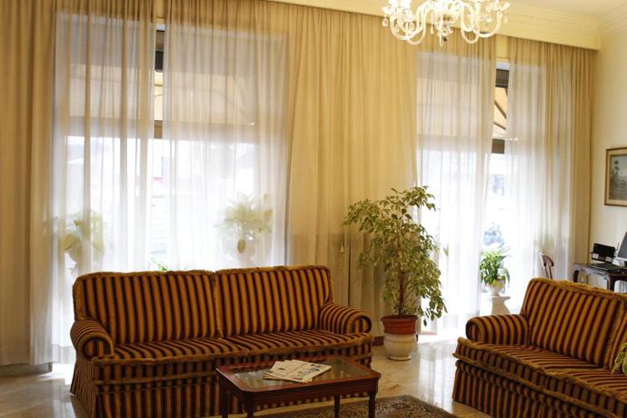 Imagen de los interiores del Hotel Genio. Foto 8