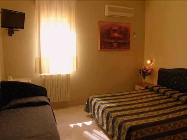 Imagen de la habitación del Hotel Genius, Corato. Foto 14