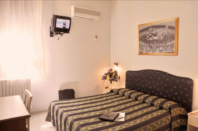 Imagen de la habitación del Hotel Genius. Foto 9