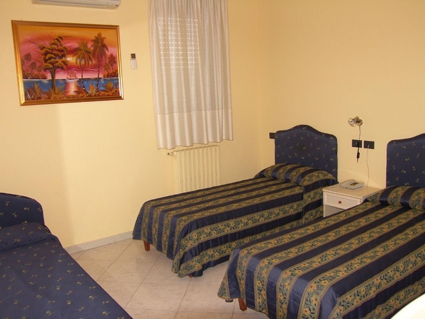 Imagen de la habitación del Hotel Genius. Foto 16