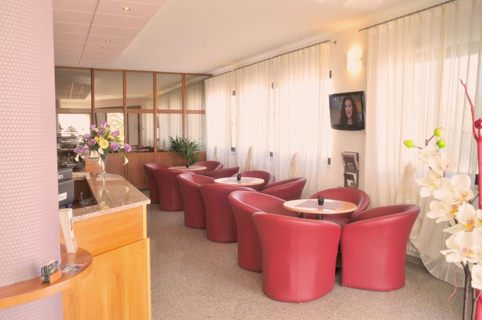 Imagen de los interiores del Hotel Genius. Foto 19