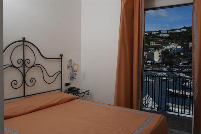 Imagen de la habitación del Hotel Gennarino A Mare. Foto 4