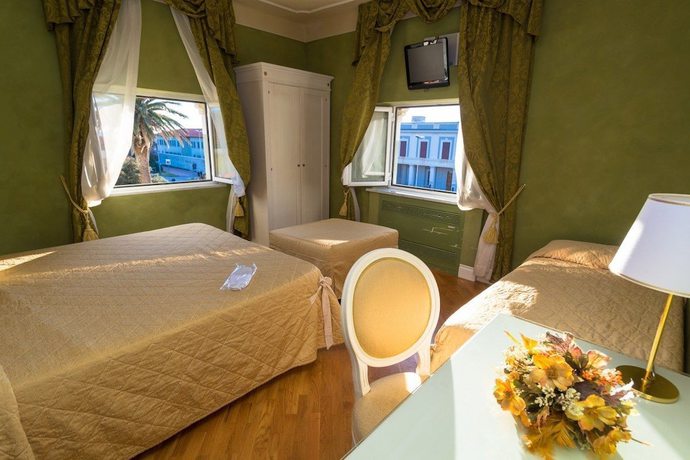 Imagen de la habitación del Hotel Gennarino. Foto 6