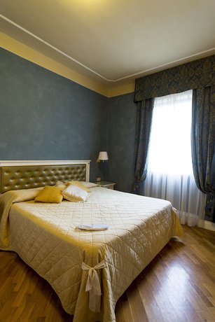 Imagen de la habitación del Hotel Gennarino. Foto 8