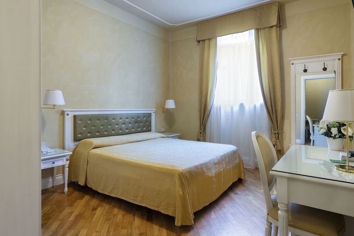 Imagen de la habitación del Hotel Gennarino. Foto 19