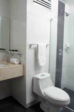 Imagen de la habitación del Hotel Genova Prado. Foto 4