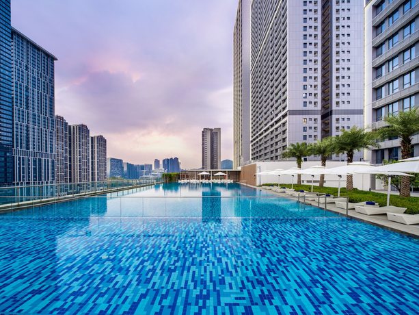 Imagen de la piscina del Hotel Genpla Shenzhen Nanshan. Foto 17