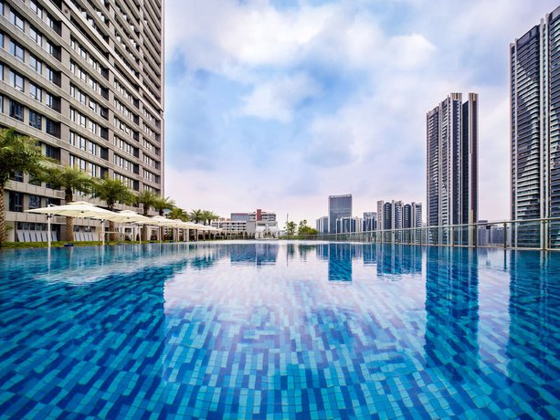 Imagen de la piscina del Hotel Genpla Shenzhen Nanshan. Foto 19