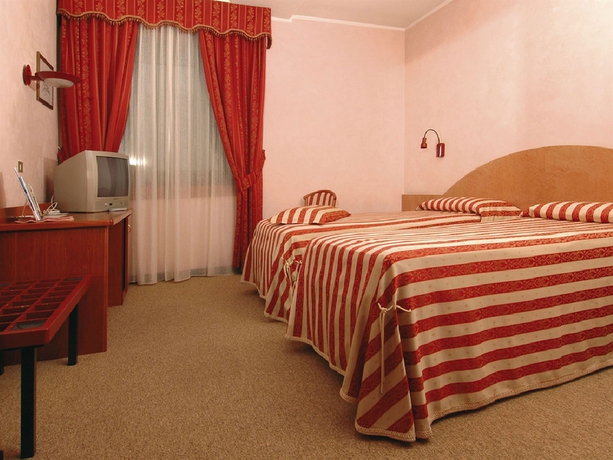 Imagen de la habitación del Hotel Gentile Da Fabriano. Foto 1
